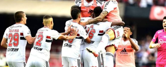 Jogadores do São Paulo comemoram o primeiro gol marcado por Welington no Morumbi ALEXANDRE BATTIBUGLI/AG. PAULISTÃO