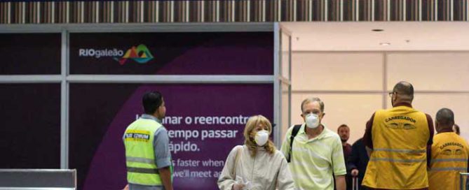 Brasileiros e estrangeiros devem apresentar comprovante de imunização completa DIEGO MARANHÃO/AM PRESS & IMAGES/ESTADÃO CONTEÚDO