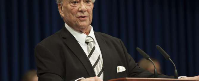 O então representante Tony DeLuca, durante um pronunciamento na Câmara | Foto: Reprodução/Twitter