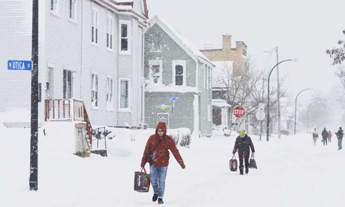 Estado de Nova York enfrenta as consequências das nevascas dos últimos dias JOSH THERMIDOR/EFE - 26/12/2022