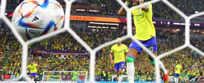 Neymar cobrou pênalti com extrema perfeição na classificação do Brasil às quartas de final CARL RECINE/REUTERS - 5.12.2022