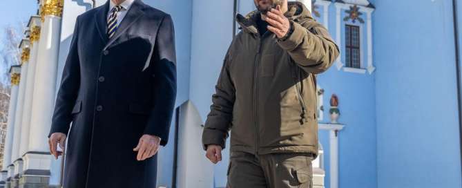 O presidente dos Estados Unidos (à esq.), Joe Biden, durante uma 'visita surpresa' a Kiev, na Ucrânia - 20/02/2023 | Foto: Divulgação/Instagram