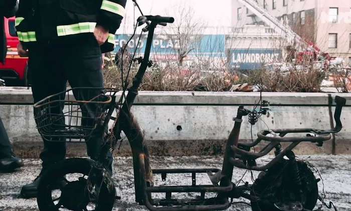 Incêndio causado por patinete terminou com sete pessoas feridas REPODUÇÃO/TWITTER/@NYCMAYOR