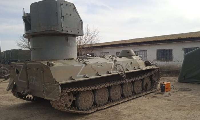 Tanque russo foi improvisado com uma torre naval no topo REPRODUÇÃO REDDIT VIA THE SUN